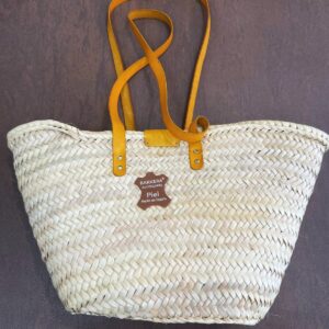 Capazo con solapa de cuero y asas largas ocre